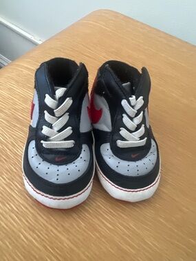 Nike Kids Black, White & Red High-Top Sneakers - Toddler